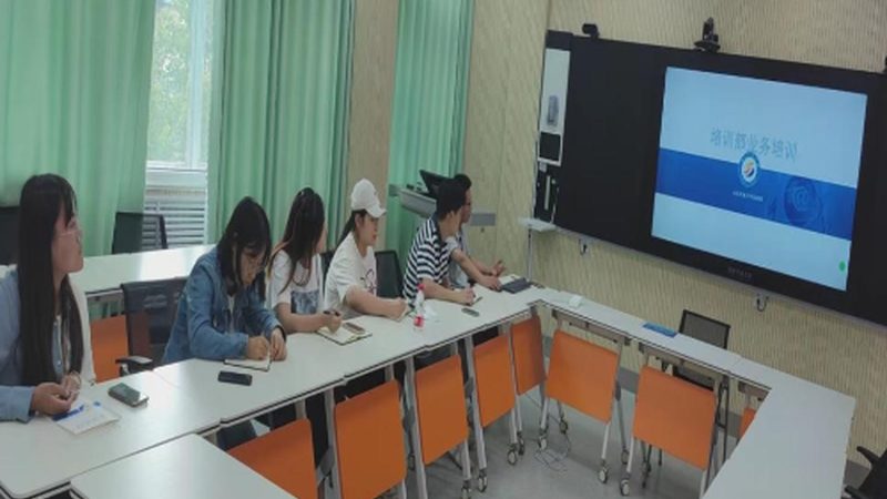 小标题：二级建造师培训背景